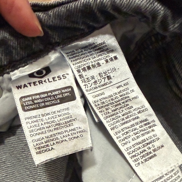 Levi's Women’s Washed Black Relaxed Straight Jeans - Picture 5 of 6